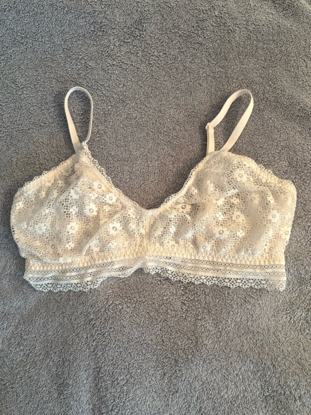 Victoria's Secret Bralette Large Lace Sheer No Padding No Underwire Ivory